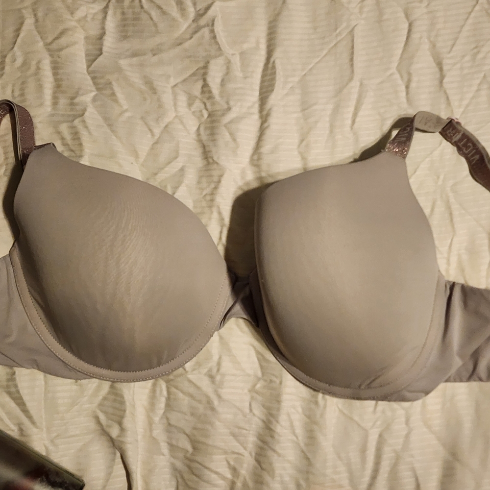 VS tshirt bra, 34DD